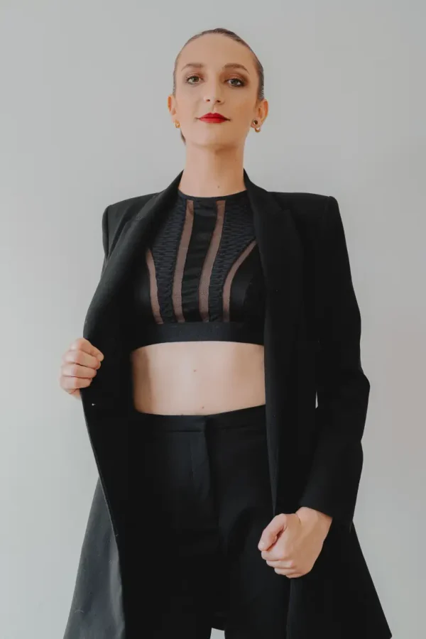 Ce crop top chic et élégant saura vous sublimer le temps d'une soirée.