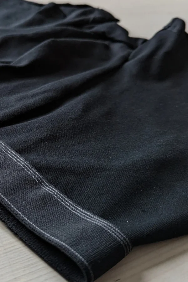 Ce boxer homme ultra confortable en jersey de coton noir, est certifié OekoTex. Adaptez ce modèle à votre morphologie en renseignant vos mensurations.