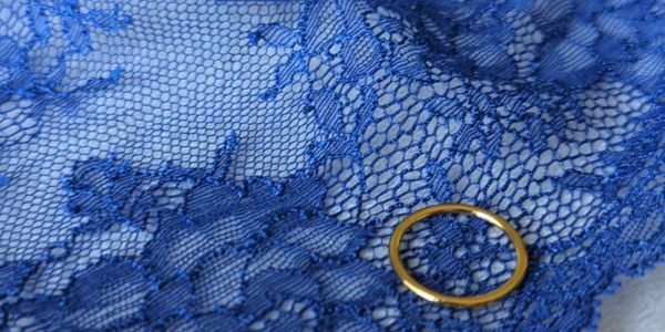 Fournisseur-dentelle Ce fournisseur spécialisé dans la dentelle propose des fins de série.
