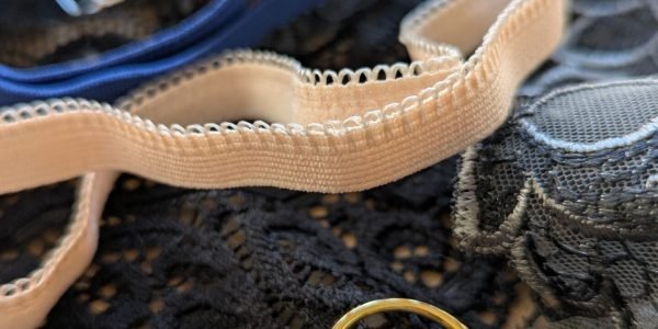 Fournisseur-mercerie Ce fournisseur polyvalent regorge de merveilles dédiées à la lingerie fine.